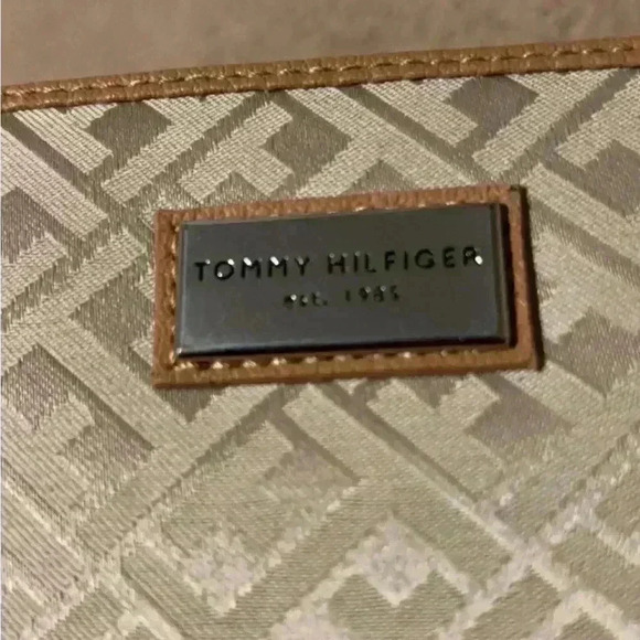 Brand new Tommy Hilfiger wallet - Picture 2 of 4